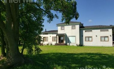Casa 5 ambientes con pileta y jardín - Zarate - ALQUILER