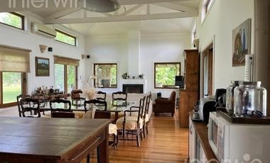 Casa 5 ambientes con pileta y jardín - Zarate - ALQUILER