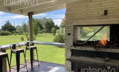 Casa 5 ambientes con pileta y jardín - Zarate - ALQUILER