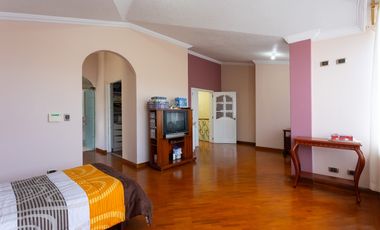 Valle de Los Chillos, Casa en Venta, 302m2, 4 Habitaciones