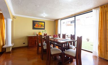 Valle de Los Chillos, Casa en Venta, 302m2, 4 Habitaciones