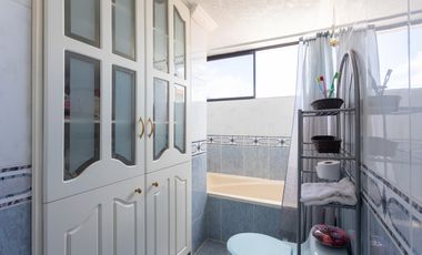 Valle de Los Chillos, Casa en Venta, 302m2, 4 Habitaciones