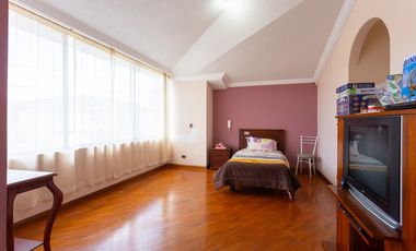 Valle de Los Chillos, Casa en Venta, 302m2, 4 Habitaciones