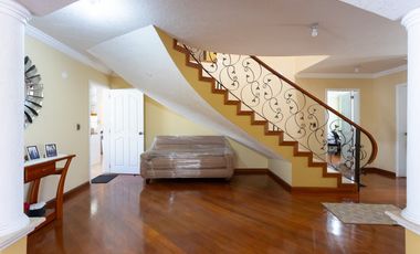 Valle de Los Chillos, Casa en Venta, 302m2, 4 Habitaciones