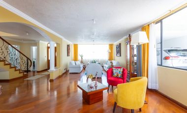 Valle de Los Chillos, Casa en Venta, 302m2, 4 Habitaciones