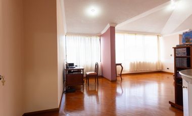 Valle de Los Chillos, Casa en Venta, 302m2, 4 Habitaciones