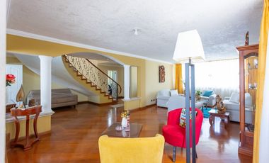 Valle de Los Chillos, Casa en Venta, 302m2, 4 Habitaciones