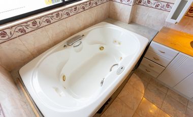 Valle de Los Chillos, Casa en Venta, 302m2, 4 Habitaciones