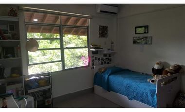ALQUILO CASA DE DOS PISOS EN CLAYTON