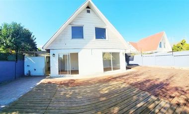 Casa en Arriendo en El Valle con Consistorial
