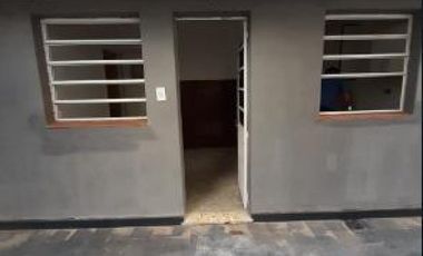 Casa en venta - 2 Dormitorios 1 Baño - 100Mts2 - Morón
