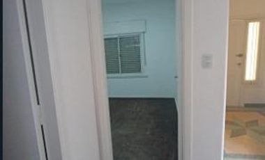 Casa en venta - 2 Dormitorios 1 Baño - 100Mts2 - Morón