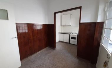 Casa en venta - 2 Dormitorios 1 Baño - 100Mts2 - Morón