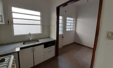 Casa en venta - 2 Dormitorios 1 Baño - 100Mts2 - Morón