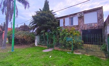 Casa en venta, un dormitorio, cochera y patio Punta Lara