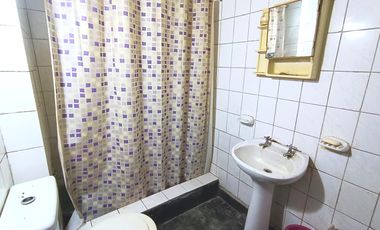 Casa en venta, un dormitorio, cochera y patio Punta Lara