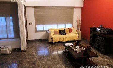CASA VENTA VILLA SARMIENTO 4 AMBIENTES