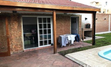 CASA VENTA VILLA SARMIENTO 4 AMBIENTES