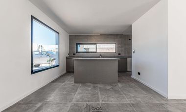 Casa venta 4 ambientes a estrenar - Mar Del Plata