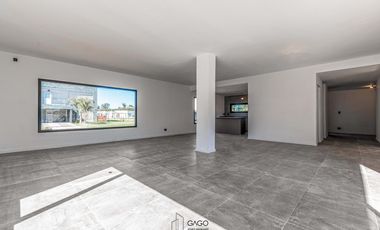 Casa venta 4 ambientes a estrenar - Mar Del Plata