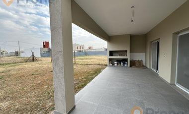 VENTA Casa a estrenar en jardines de Esther