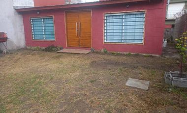 Casa en venta - 5 dormitorios 4 baños - cochera y depto - 400 mts2 - San Clemente Del Tuyú