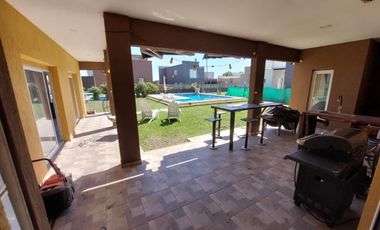 Casa en venta - 4 dormitorios 4 baños - 5 cochera - 600 mts2  - Guernica