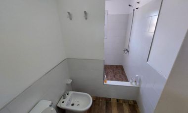 Casa en venta - 4 dormitorios 4 baños - 5 cochera - 600 mts2  - Guernica