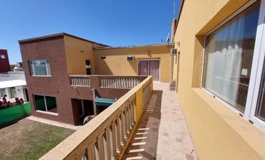 Casa en venta - 4 dormitorios 4 baños - 5 cochera - 600 mts2  - Guernica