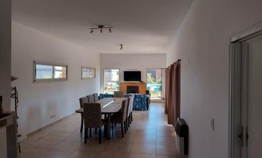 Casa en venta - 4 dormitorios 4 baños - 5 cochera - 600 mts2  - Guernica