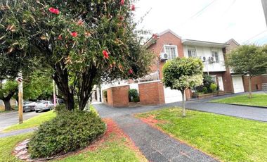 Duplex en esquina en  Venta Quilmes