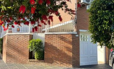 Duplex en esquina en  Venta Quilmes