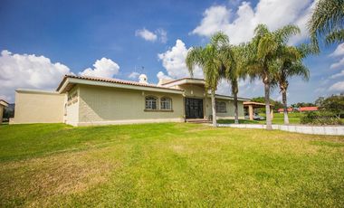 Casa campestre dentro de Coto Privado en San Isidro Mazatepec