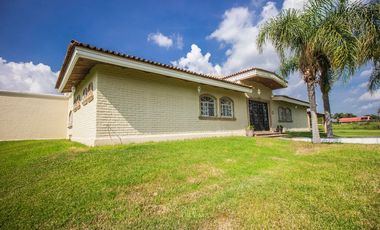Casa campestre dentro de Coto Privado en San Isidro Mazatepec
