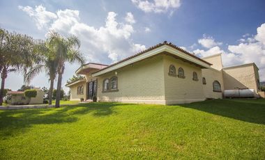 Casa campestre dentro de Coto Privado en San Isidro Mazatepec