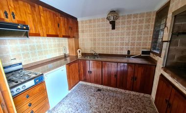CASA 5 AMB, CON QUINCHO/PATIO Y GARAGE - RAMOS MEJIA