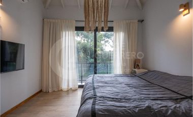 Imponente casa finalizada 2022 , de 5 habitaciones en suite, con pileta climatizada y jacuzzi.