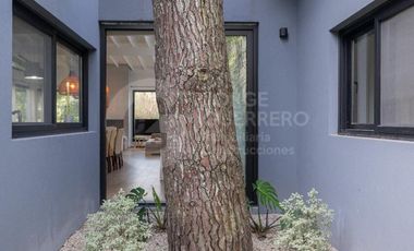 Imponente casa finalizada 2022 , de 5 habitaciones en suite, con pileta climatizada y jacuzzi.