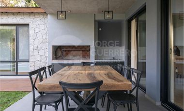 Imponente casa finalizada 2022 , de 5 habitaciones en suite, con pileta climatizada y jacuzzi.