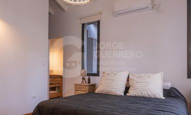 Imponente casa finalizada 2022 , de 5 habitaciones en suite, con pileta climatizada y jacuzzi.