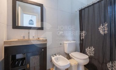 Imponente casa finalizada 2022 , de 5 habitaciones en suite, con pileta climatizada y jacuzzi.