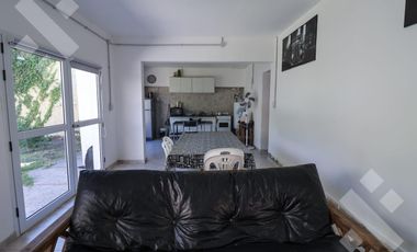 En Venta, Casa de 2 Dormitorios con piscina,  Lago Pellegrini