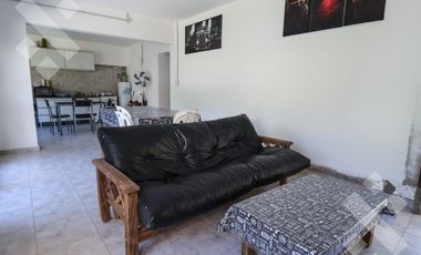 En Venta, Casa de 2 Dormitorios con piscina,  Lago Pellegrini