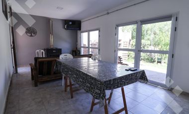 En Venta, Casa de 2 Dormitorios con piscina,  Lago Pellegrini