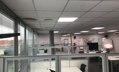 Oficina en alquiler a metros de Unicenter