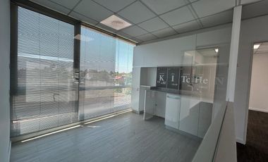 Oficina en alquiler a metros de Unicenter