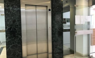 Oficina en alquiler a metros de Unicenter