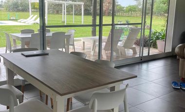 Casa en venta - 3 Dormitorios 2 Baños - 11.250Mts2 - San Miguel del Monte