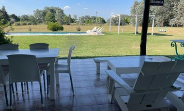 Casa en venta - 3 Dormitorios 2 Baños - 11.250Mts2 - San Miguel del Monte
