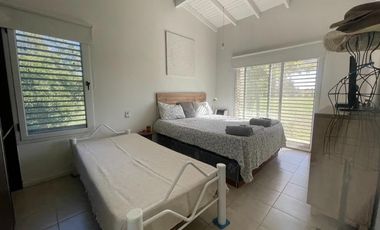 Casa en venta - 3 Dormitorios 2 Baños - 11.250Mts2 - San Miguel del Monte